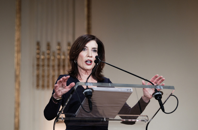 ‘Fight Like Hell’: Hochul Urges Litigators to Fight for Democracy in Bar Association Speech