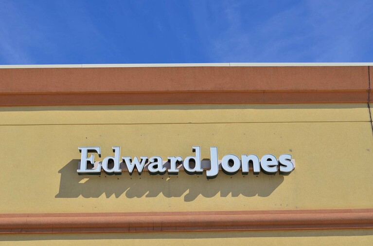 Black Advisers Say Edward Jones Failed to Fix Pay Gap After Prior Settlement
