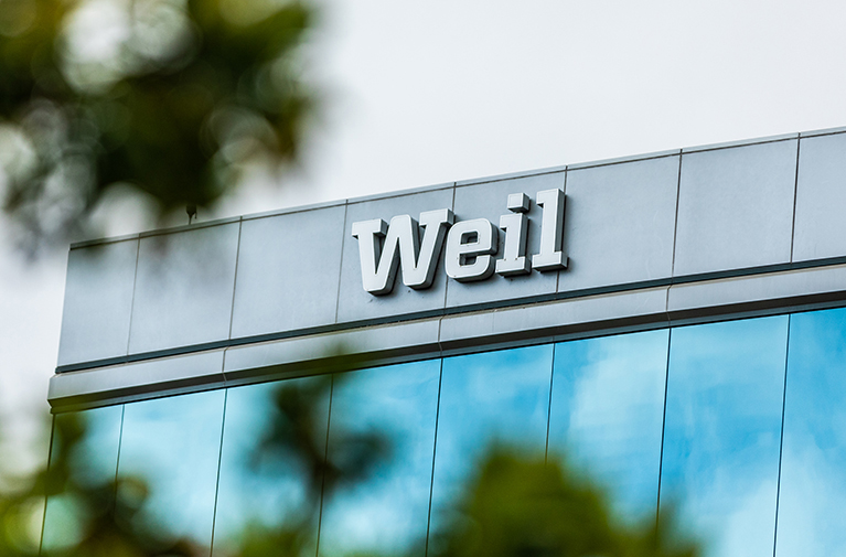 Weil Working With Big Law Firms to Place Associates, Trainees Following Plan to Dissolve